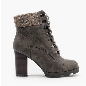 New Bamboo Gray Faux Leather Lace Up Sweater Cuffed High Heeled Boots Women’s 7
